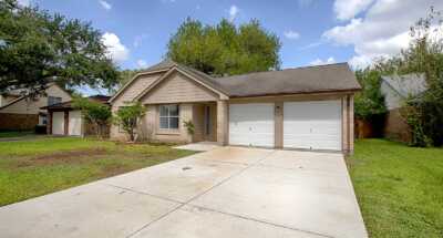 Forest-Hills-Front-from-Driveway_web