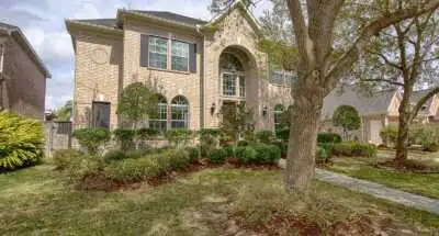 Caine-Hill-Front-Side_web