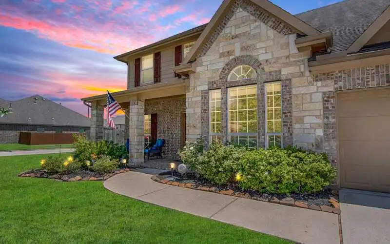 Coral-Cliff-Front-Landscaping-Dusk_web