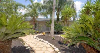 Avenue-J-House-2-Patio-to-House_web