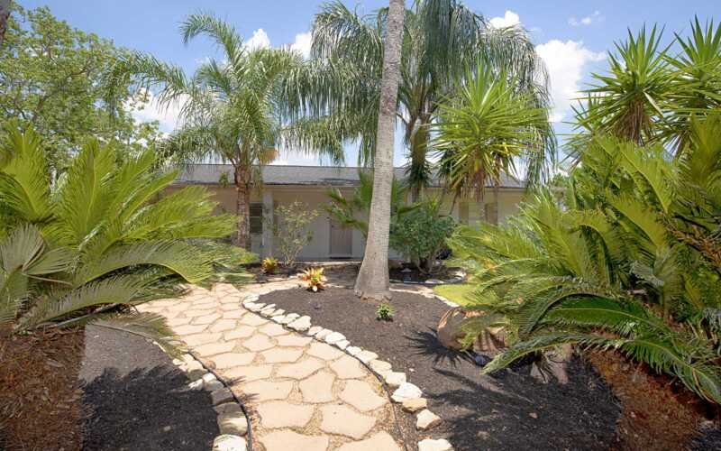 Avenue-J-House-2-Patio-to-House_web