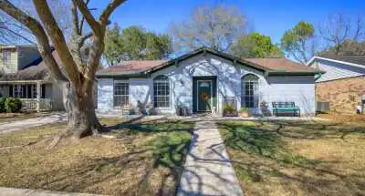 Reseda_Front-of-home_web