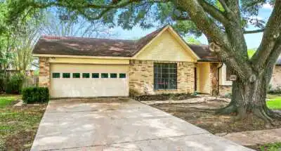 001_web 109 Sweetgum St