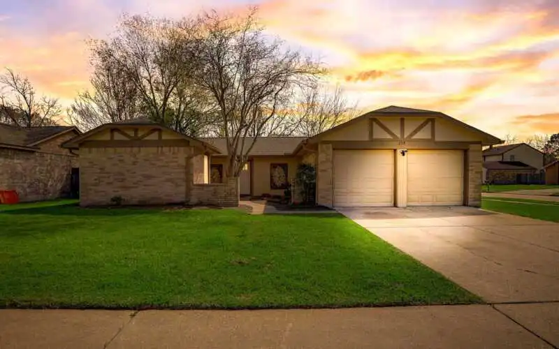 1-custom-Knoxville-Dr---VT-001_web 2715 Knoxville Dr