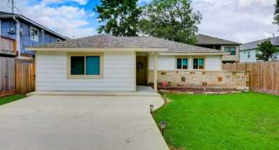 309 Lakeside Dr