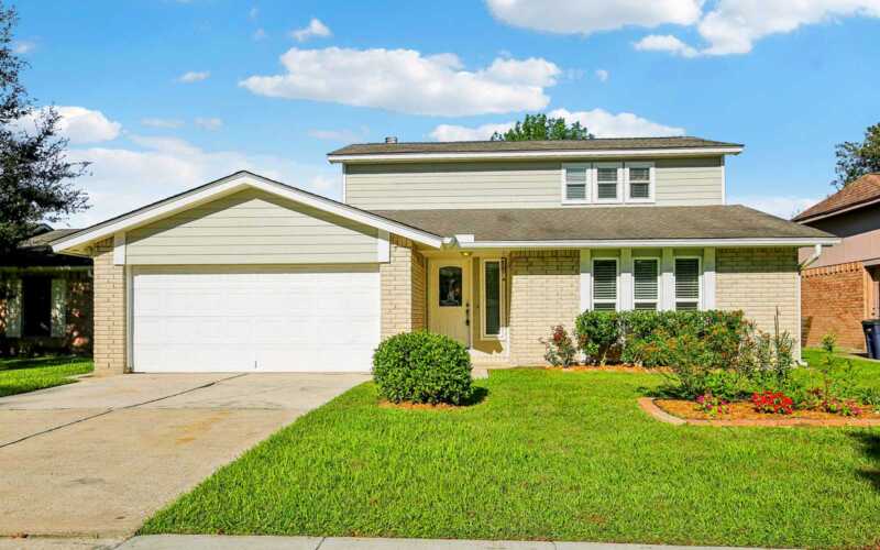 Brookdale-Dr-001_web 211 Brookdale Dr