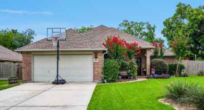 1095-Gladstone-Dr_web 1095 Gladstone Dr