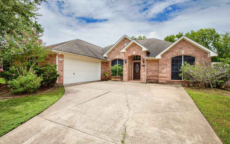 1815 Rustic Oak Ln