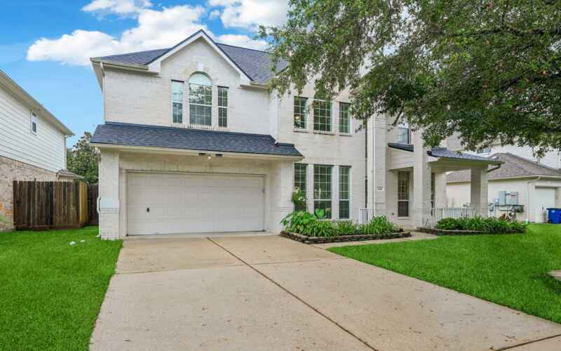 421-White-Oak-Pointe_web 421 White Oak Pointe