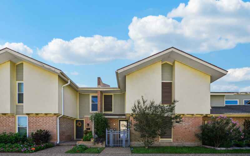 6909 Weis Dr