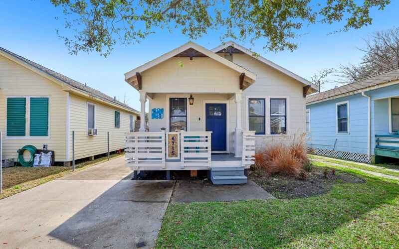 4715-Avenue-P-1-2_web 4715 Avenue P 1/2