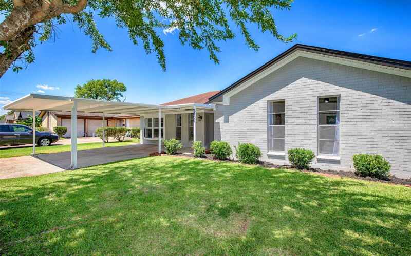 7306-Nightingale-Cir_web 7306 Nightingale Cir