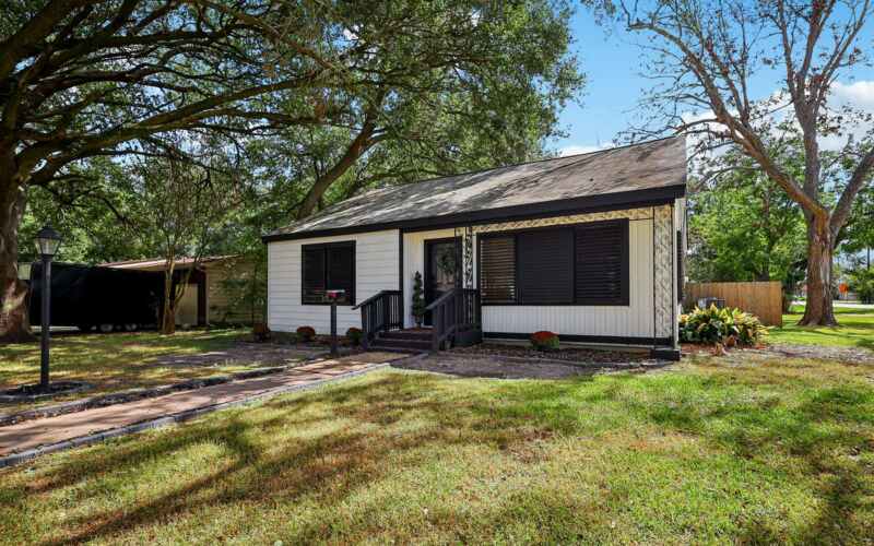 2423 Meadow Ln