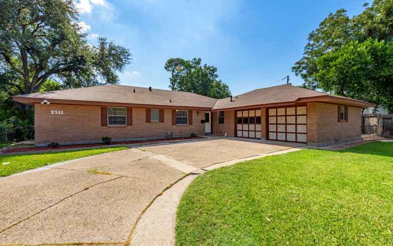 2511 Meadow Ln