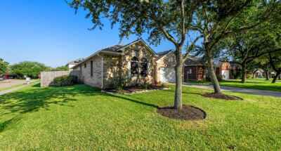 301 Lark Hollow Ln