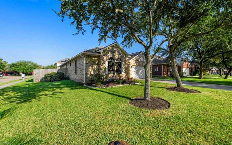 301 Lark Hollow Ln