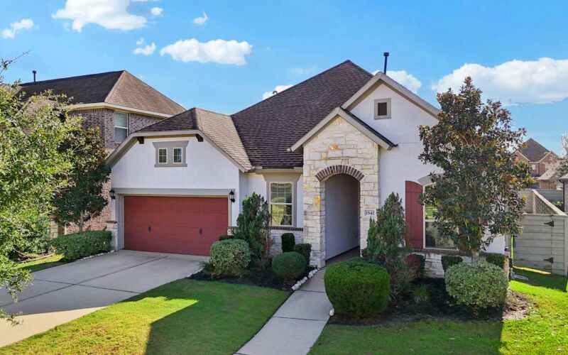 2542-Deerwood-Heights-Ln_web 2542 Deerwood Heights Ln