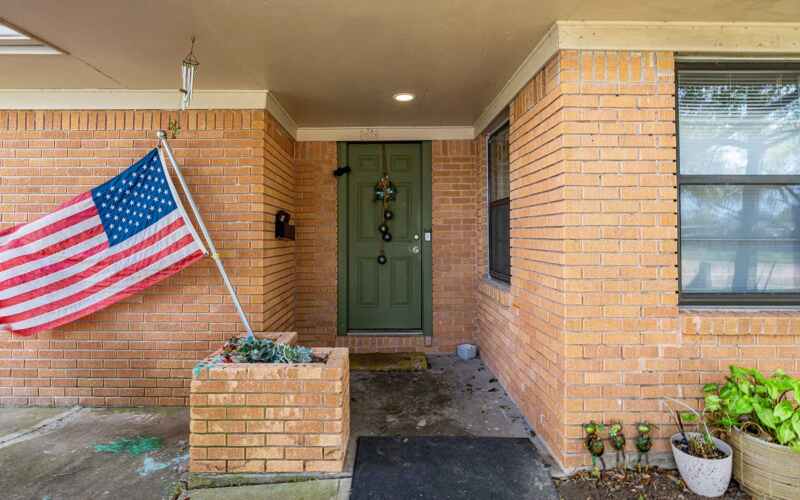 2428-9th-St-N_web 2428 9th St N