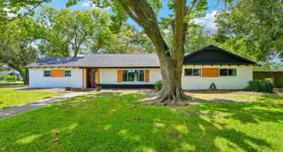 101-W-Larkspur-Dr_web 101 W Larkspur Dr